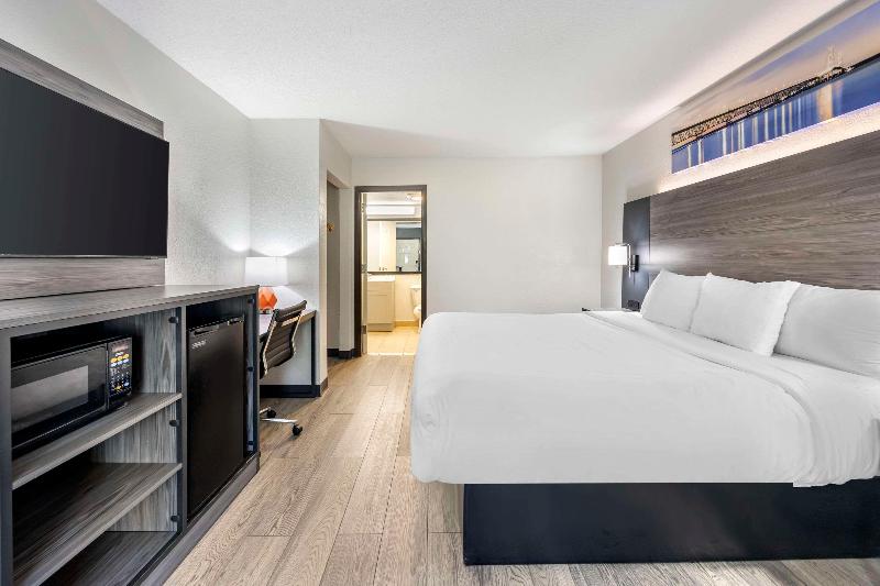 Quality Inn Glasgow Area image