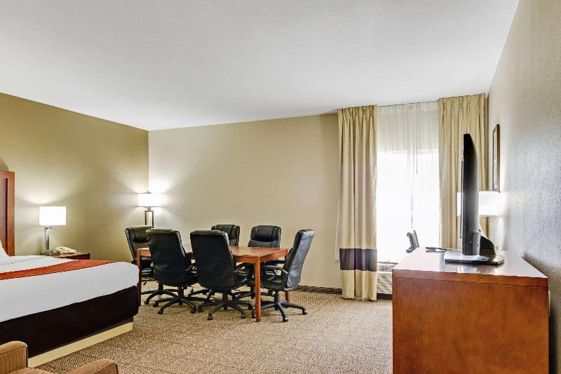 Comfort Inn Henderson image