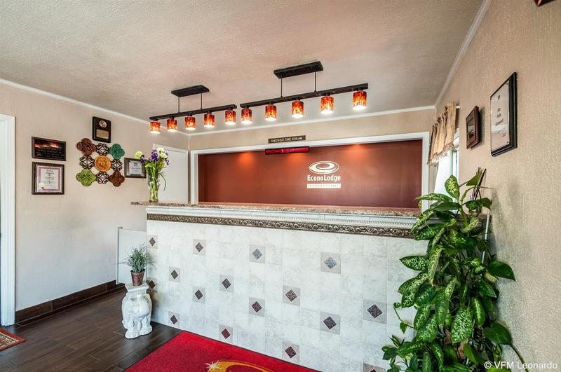 Econo Lodge Easton Route 50 image