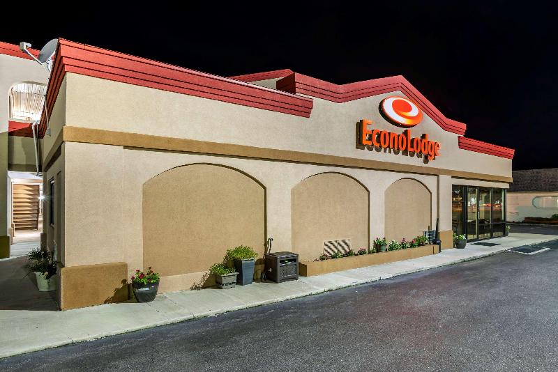 Econo Lodge Easton Route 50 image