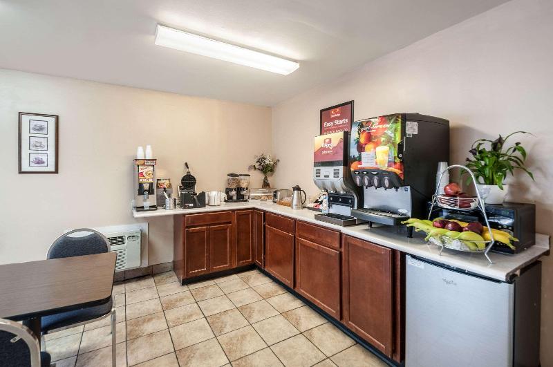 Econo Lodge Easton Route 50 image