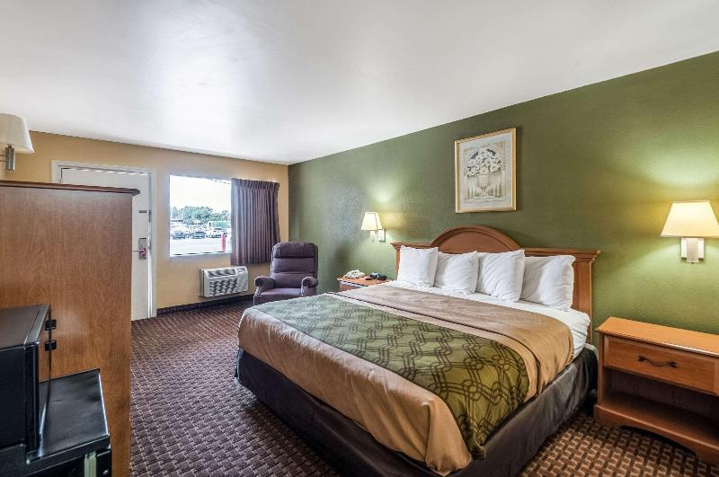 Econo Lodge Easton Route 50 image