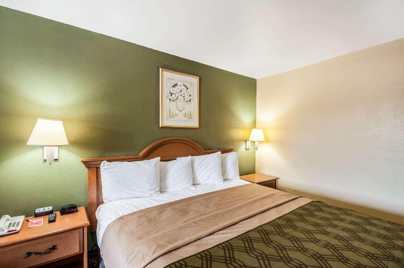 Econo Lodge Easton Route 50 image
