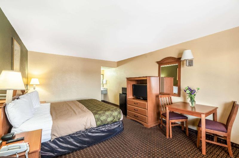 Econo Lodge Easton Route 50 image
