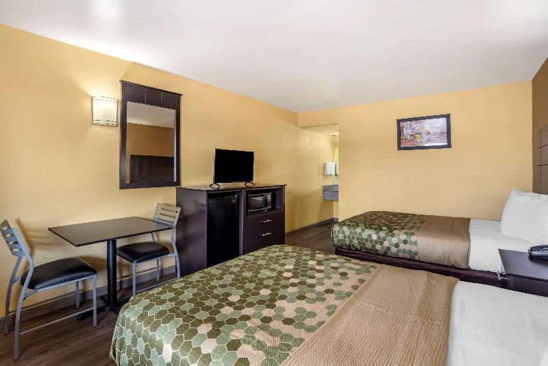 Econo Lodge Easton Route 50 image