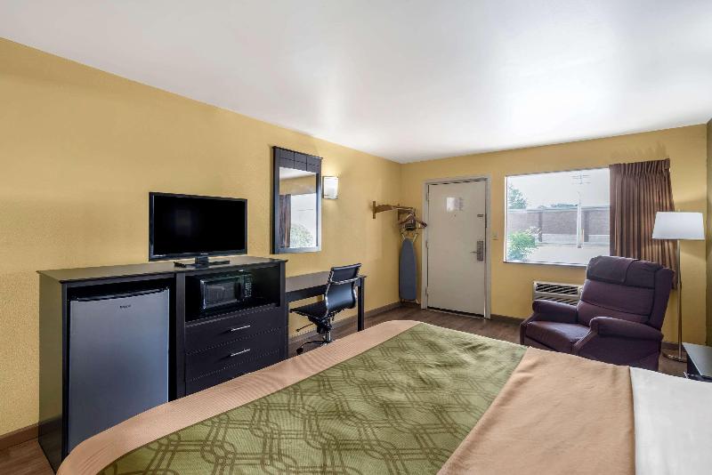 Econo Lodge Easton Route 50 image