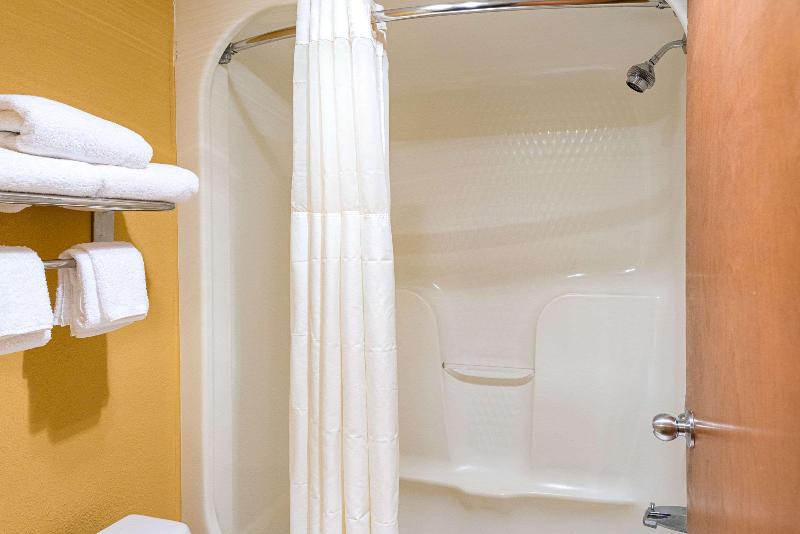 Quality Inn Easton image