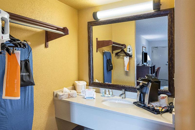 Quality Inn Easton image
