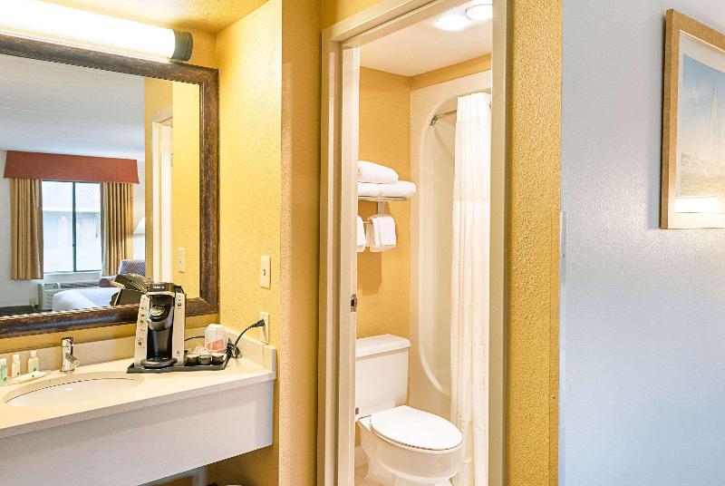 Quality Inn Easton image