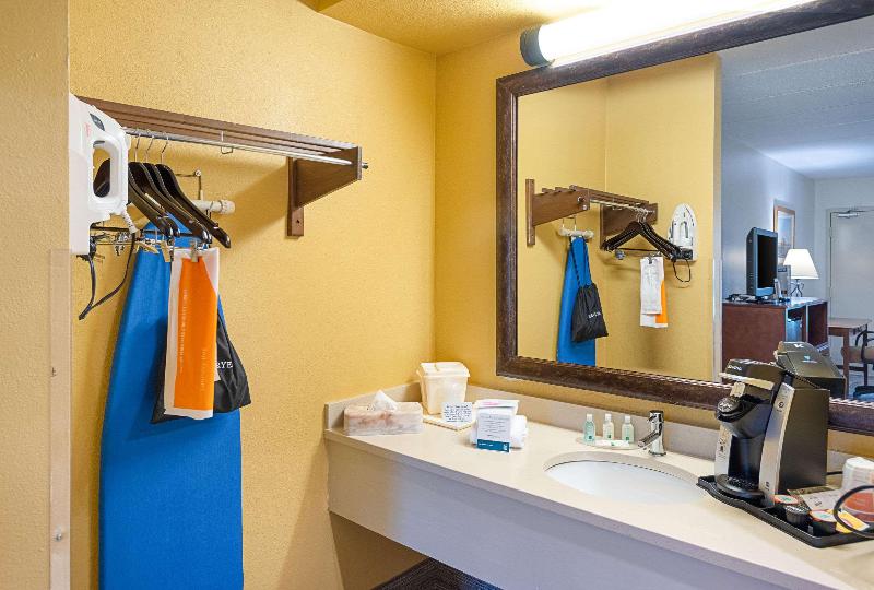 Quality Inn Easton image