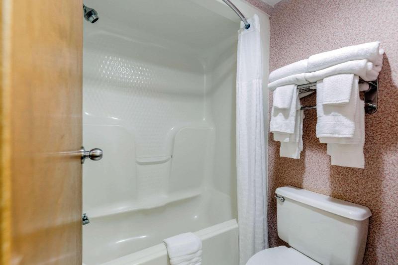 Quality Inn Easton image
