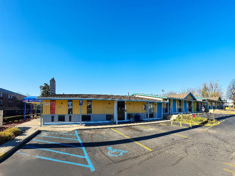 Rodeway Inn Auburn Hills — general view