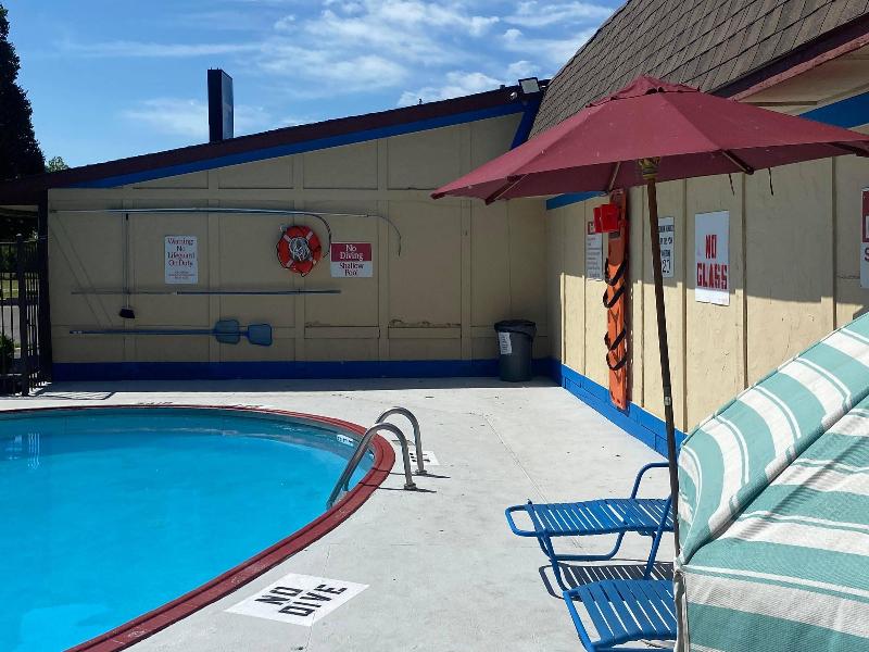 Rodeway Inn Auburn Hills image
