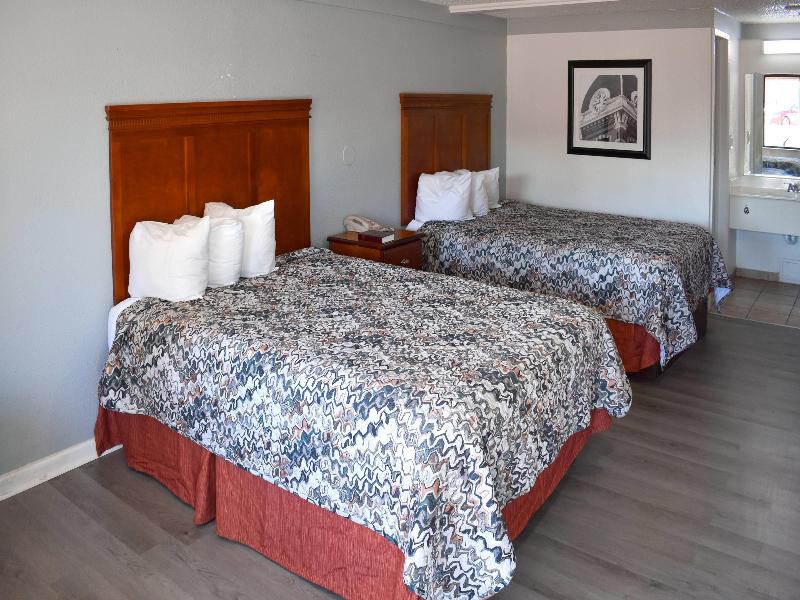 Rodeway Inn Auburn Hills image