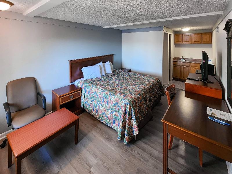 Rodeway Inn Auburn Hills image