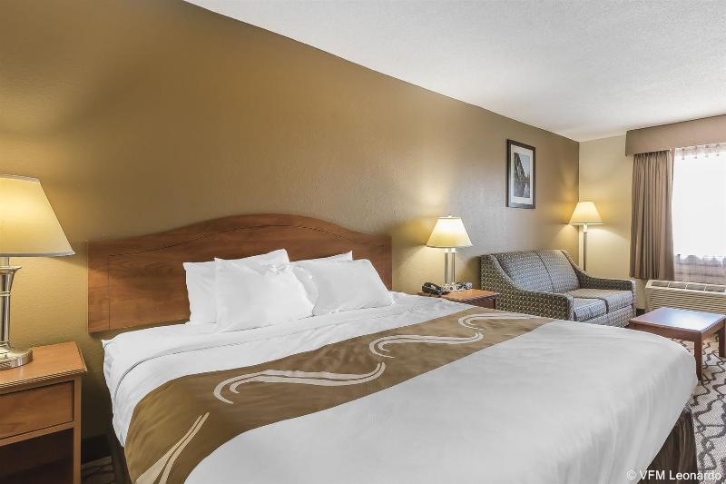 Quality Inn Charleston - Sikeston image