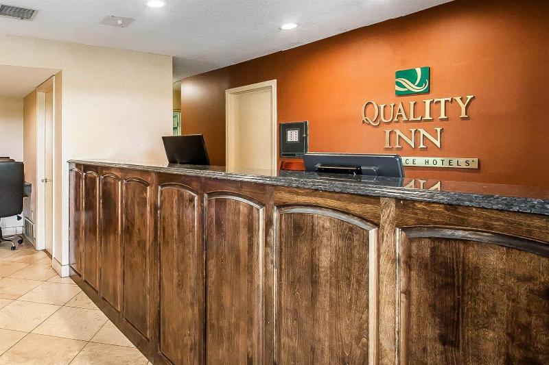 Quality Inn Charleston - Sikeston image