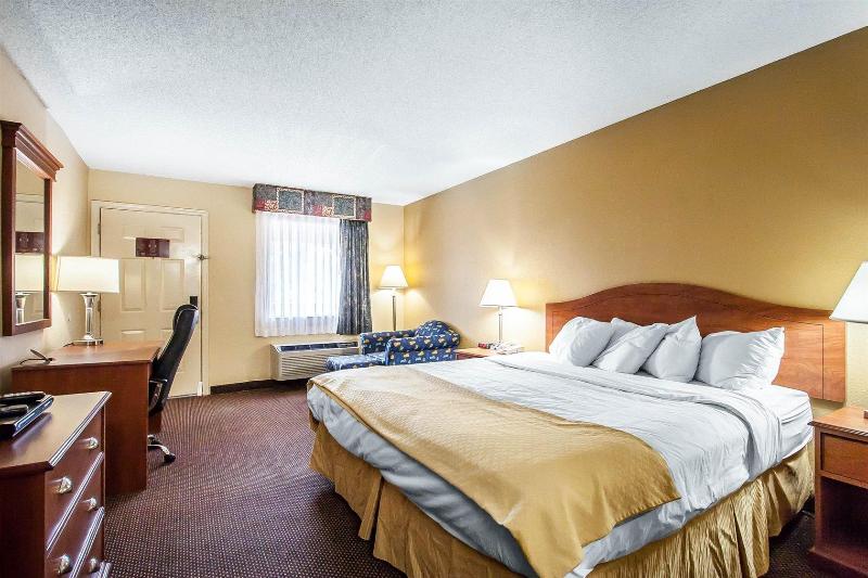 Quality Inn Charleston - Sikeston image
