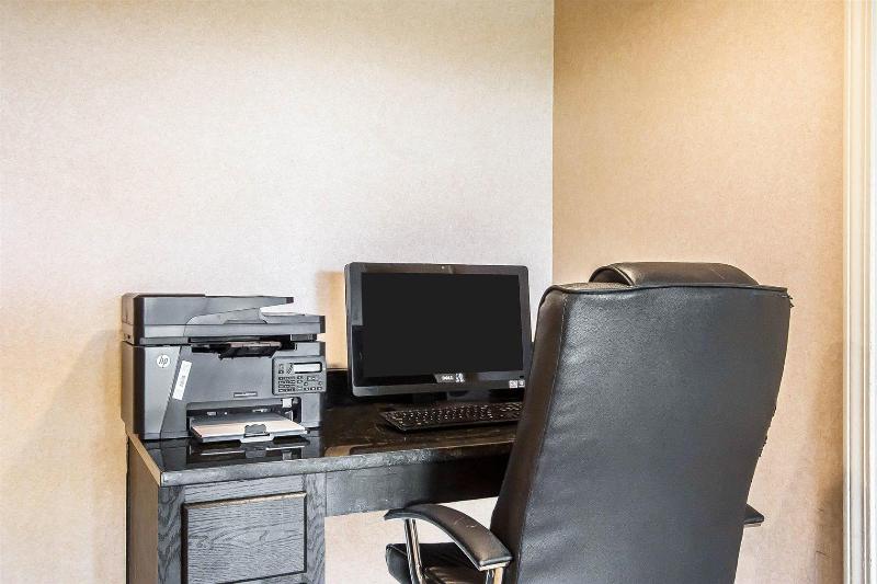 Quality Inn Charleston - Sikeston image