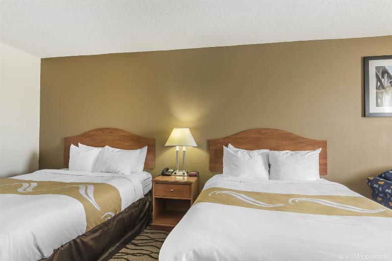 Quality Inn Charleston - Sikeston image