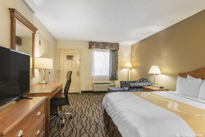 Quality Inn Charleston - Sikeston image
