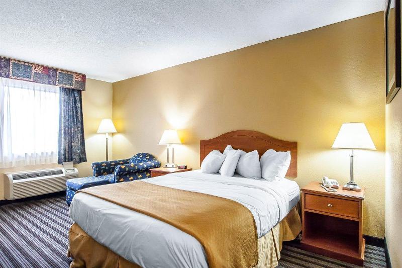 Quality Inn Charleston - Sikeston image