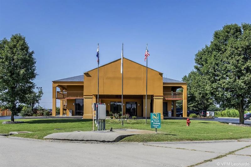 Quality Inn Charleston - Sikeston image