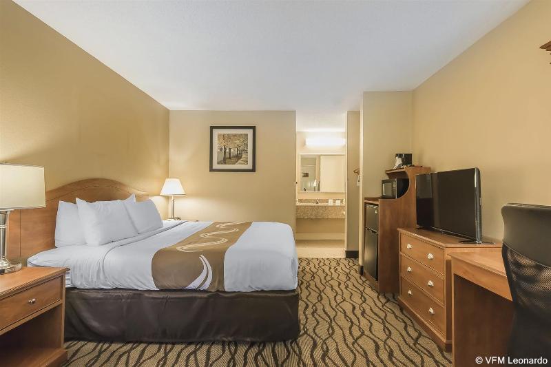 Quality Inn Charleston - Sikeston image