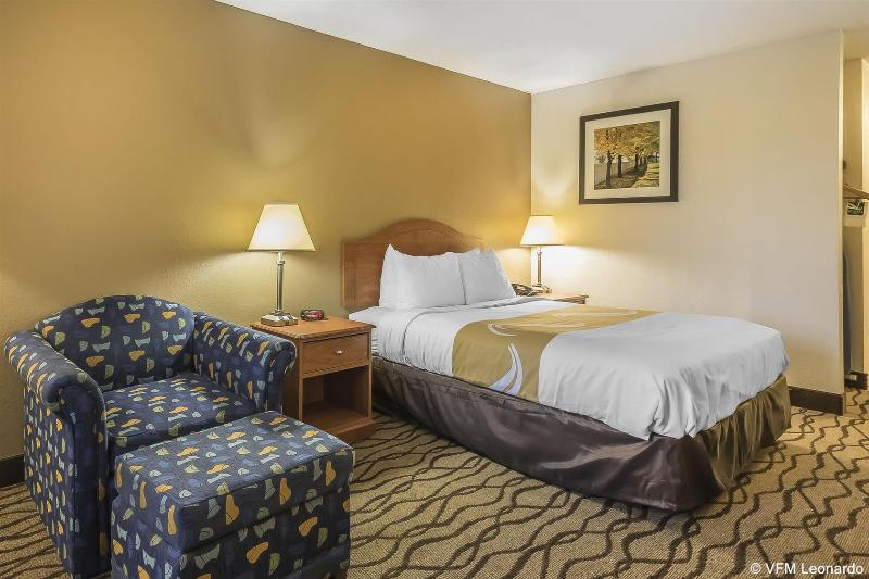 Quality Inn Charleston - Sikeston image