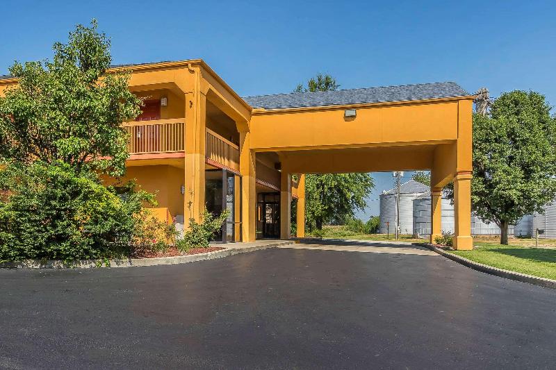 Quality Inn Charleston - Sikeston image
