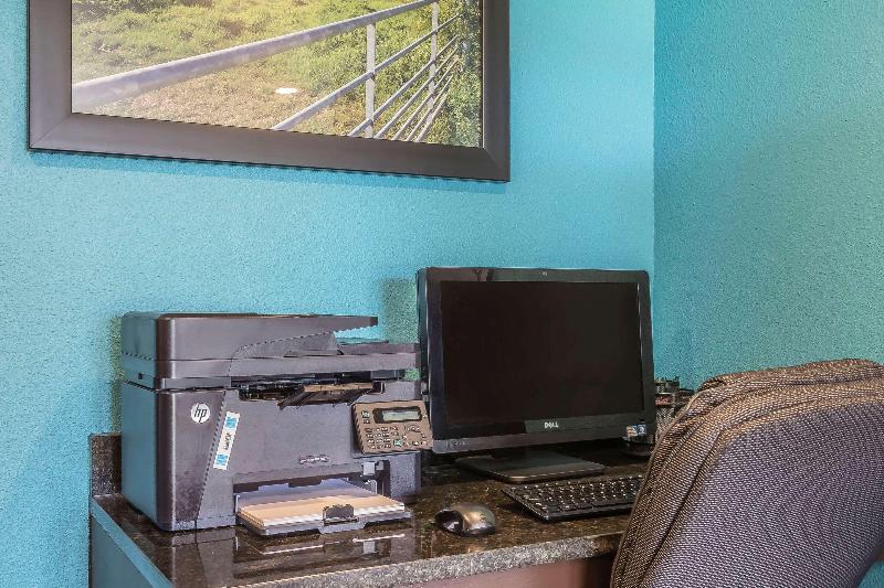 Quality Inn Charleston - Sikeston image