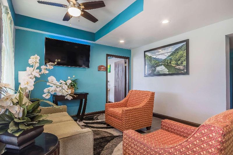 Quality Inn Charleston - Sikeston image