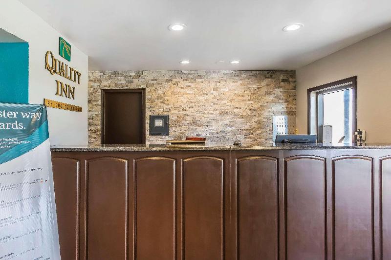 Quality Inn Charleston - Sikeston image