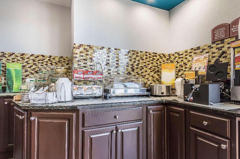 Quality Inn Charleston - Sikeston image