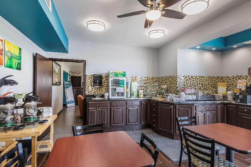 Quality Inn Charleston - Sikeston image