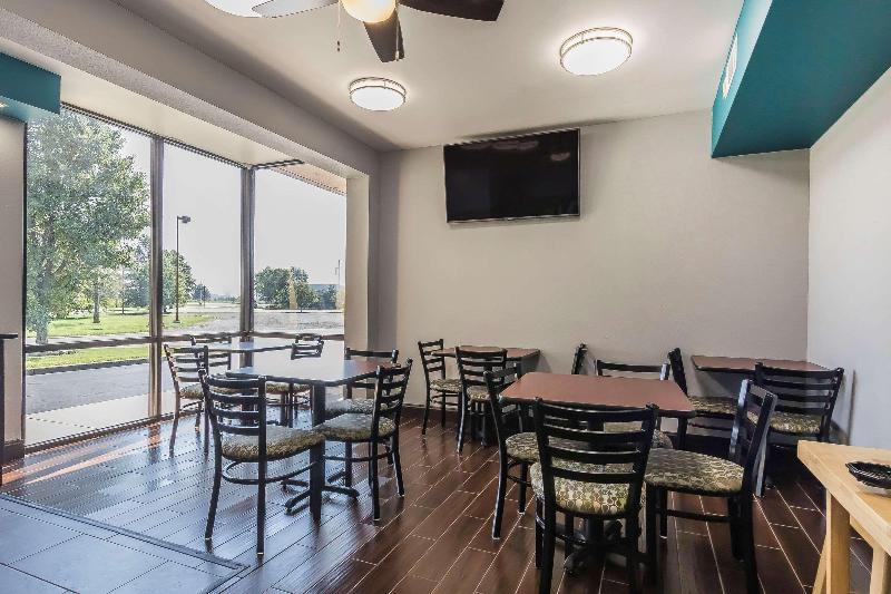 Quality Inn Charleston - Sikeston image