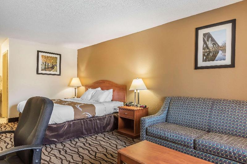 Quality Inn Charleston - Sikeston image