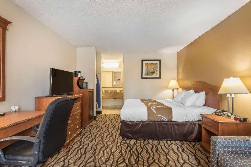 Quality Inn Charleston - Sikeston image