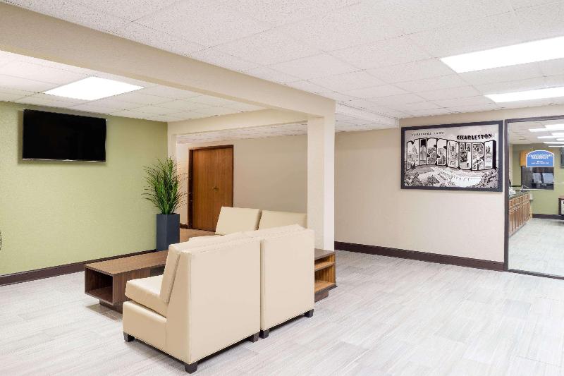 Super 8 by Wyndham Charleston MO image
