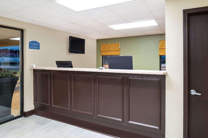 Super 8 by Wyndham Charleston MO image