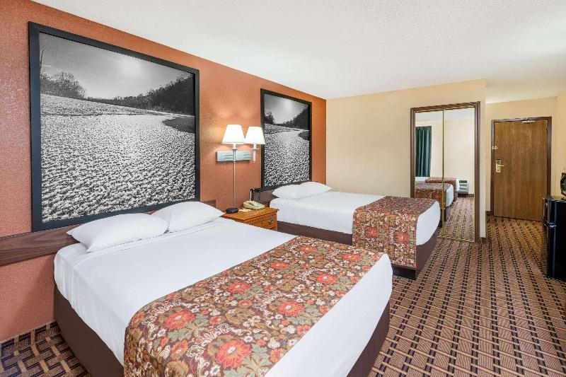 Super 8 by Wyndham Charleston MO image