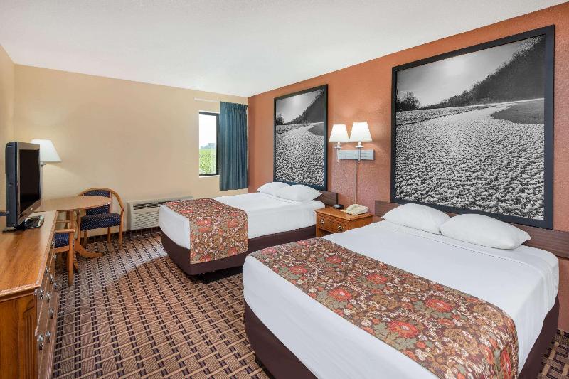 Super 8 by Wyndham Charleston MO image