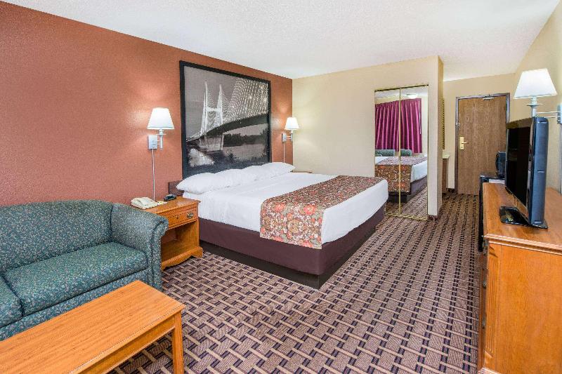 Super 8 by Wyndham Charleston MO image