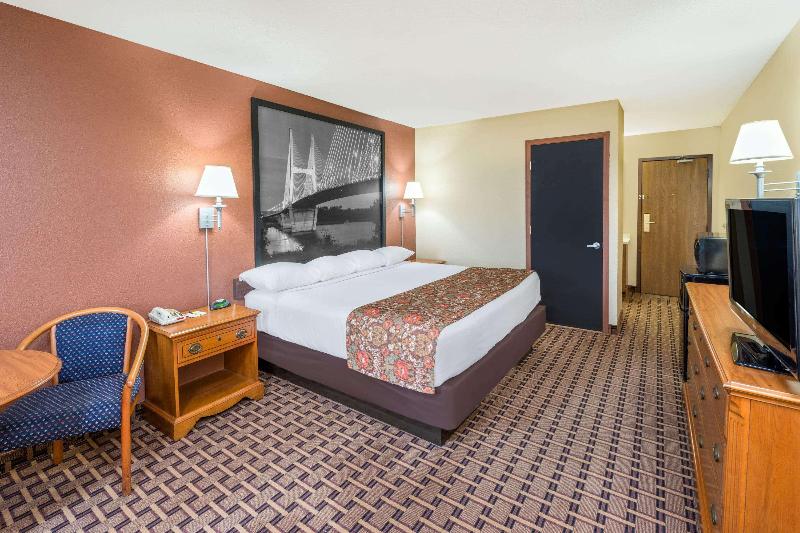 Super 8 by Wyndham Charleston MO image