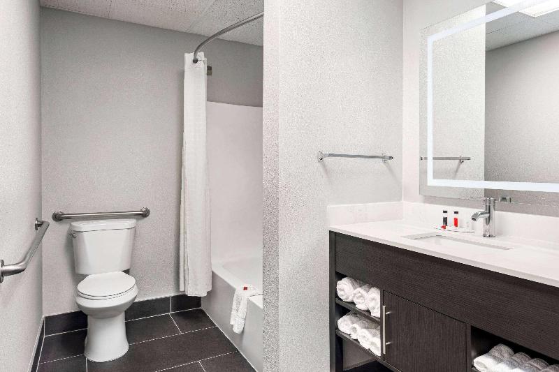 Days Inn by Wyndham Chillicothe image