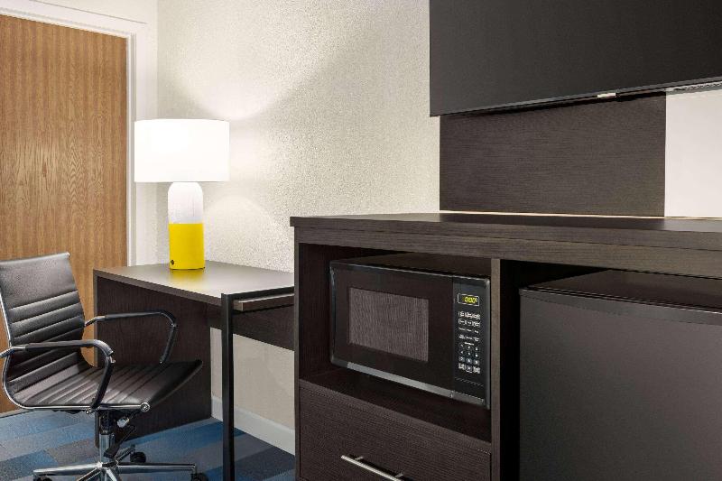 Days Inn by Wyndham Chillicothe image