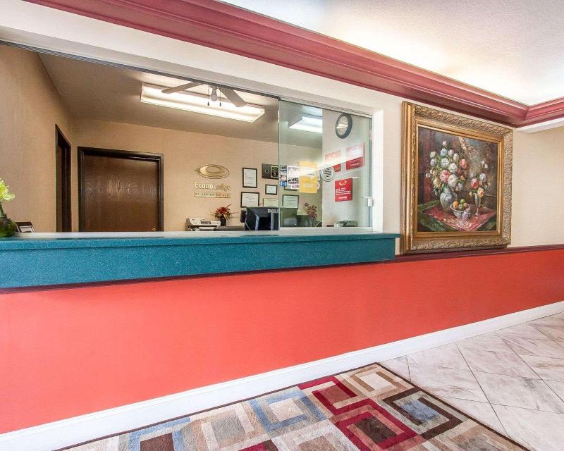 Econo Lodge Dexter image