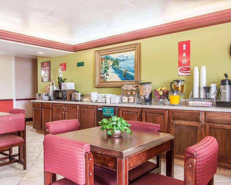 Econo Lodge Dexter image