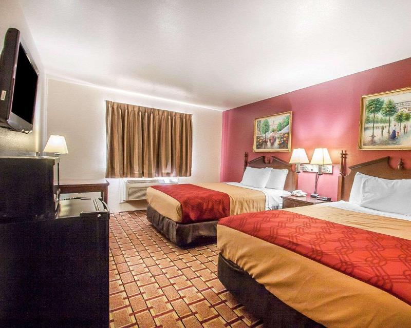 Econo Lodge Dexter image