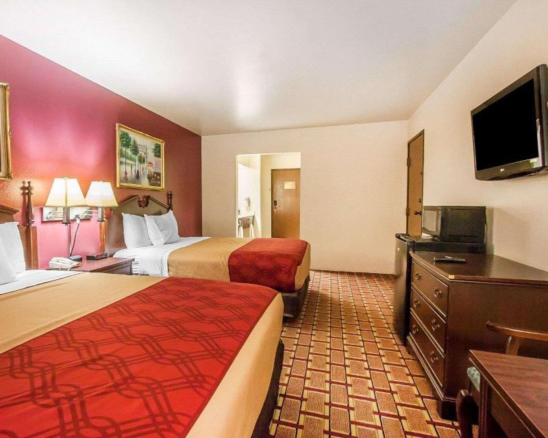 Econo Lodge Dexter image